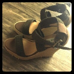 Steve Madden 6.5 platform sandals.